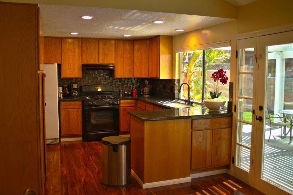Angels on Tracy - Embracing Seniors | 729 N Muirfield Ave, Simi Valley, CA 93065, USA | Phone: (805) 404-5201