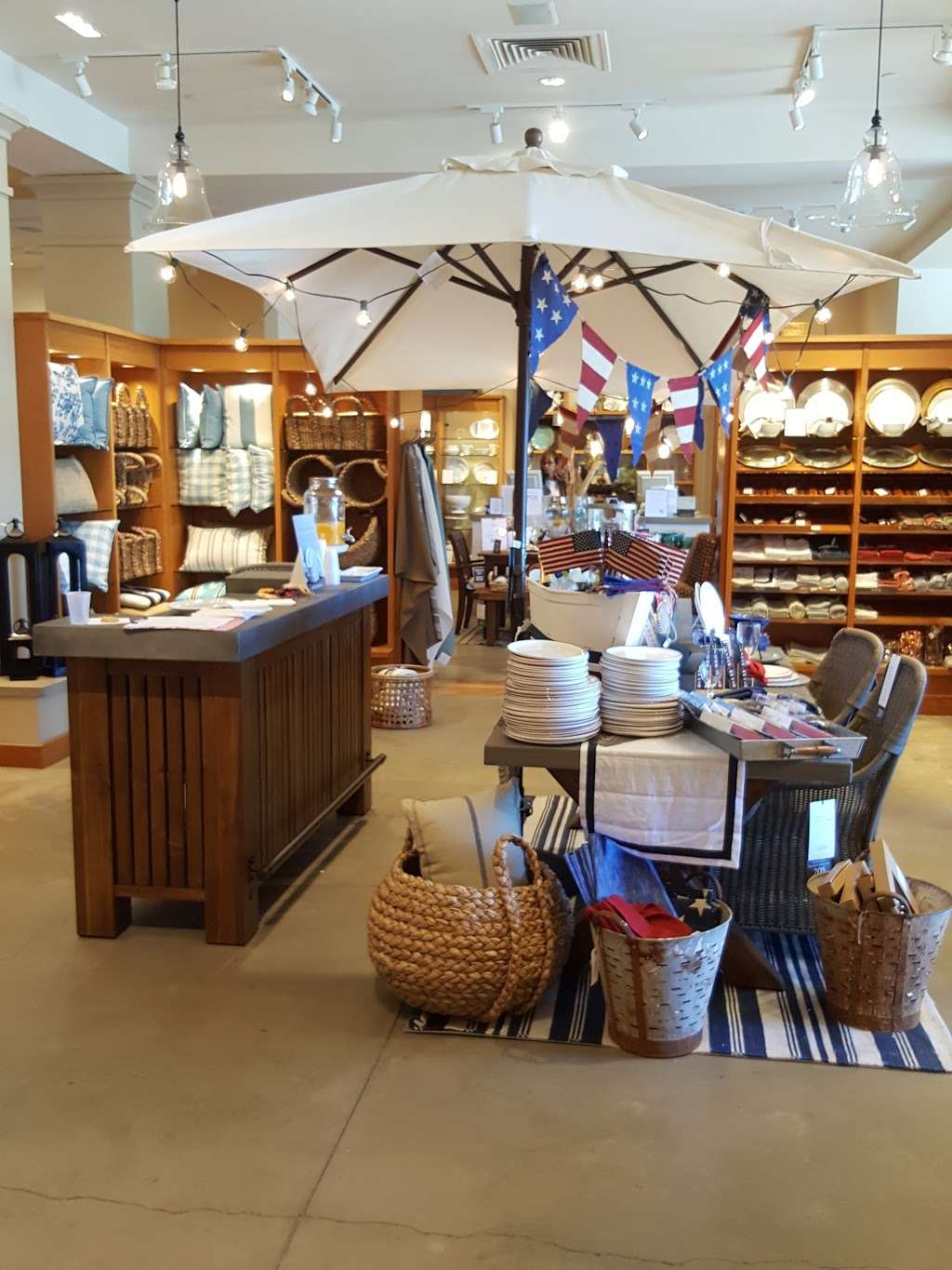 Pottery Barn | 403 Chestnut Ridge Rd #5, Woodcliff Lake, NJ 07677, USA | Phone: (201) 307-1684