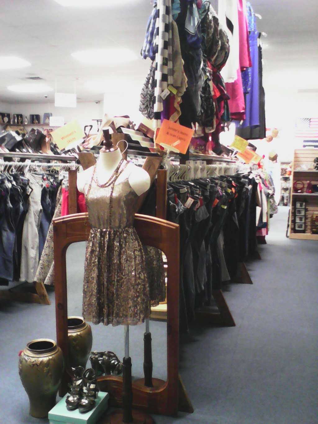 Complete Consignment | 142 Indian Springs Dr, Sandwich, IL 60548, USA | Phone: (815) 786-6777