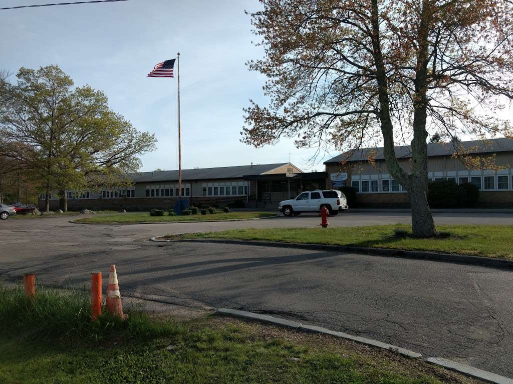 Memorial Park Elementary School | 1 Lt Col Brian Duffy Way, Rockland, MA 02370, USA | Phone: (781) 878-1367