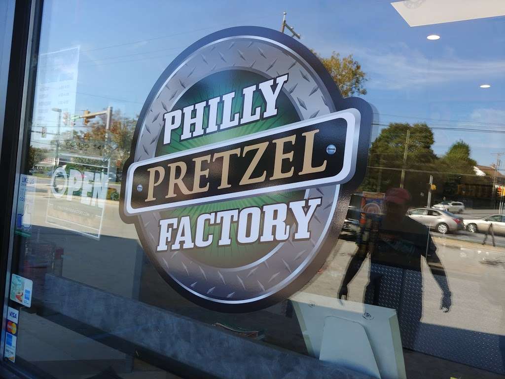 Philly Pretzel Factory | 2500 West Chester Pike, Broomall, PA 19008, USA | Phone: (610) 353-4843