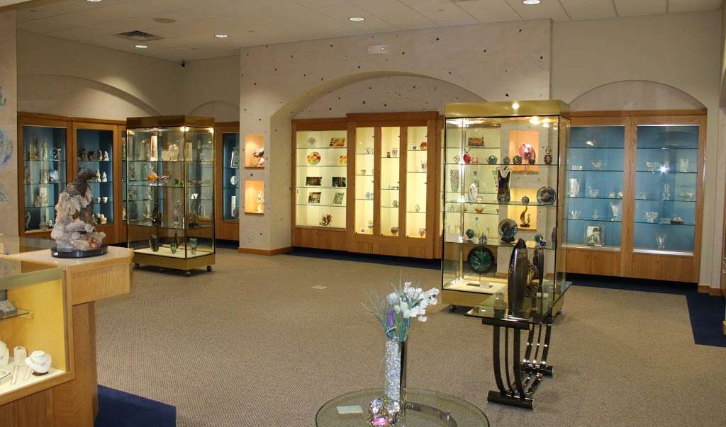 D & M Perlman Fine Jewelry and Gifts | 740 S 8th St, West Dundee, IL 60118, USA | Phone: (847) 426-8881