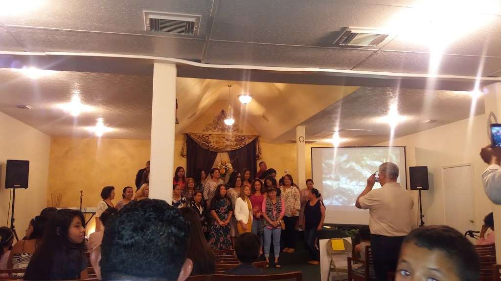 Iglesia Del Pueblo | 17290 Royal Coach, Conroe, TX 77306, USA | Phone: (936) 264-2330