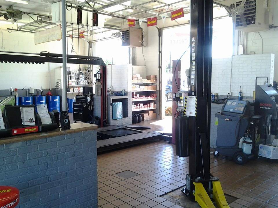 Grease Monkey - Oil Change & Car Repair Northbrook | 204 Skokie Blvd, Northbrook, IL 60062, USA | Phone: (847) 272-5890