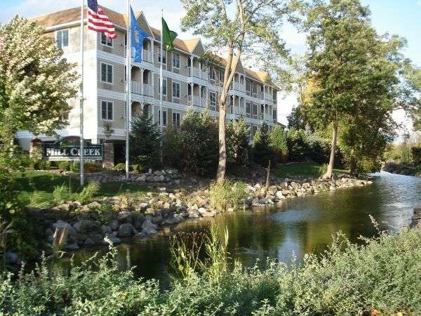 Mill Creek Hotel | 123 Center St, Lake Geneva, WI 53147, USA | Phone: (262) 248-6647