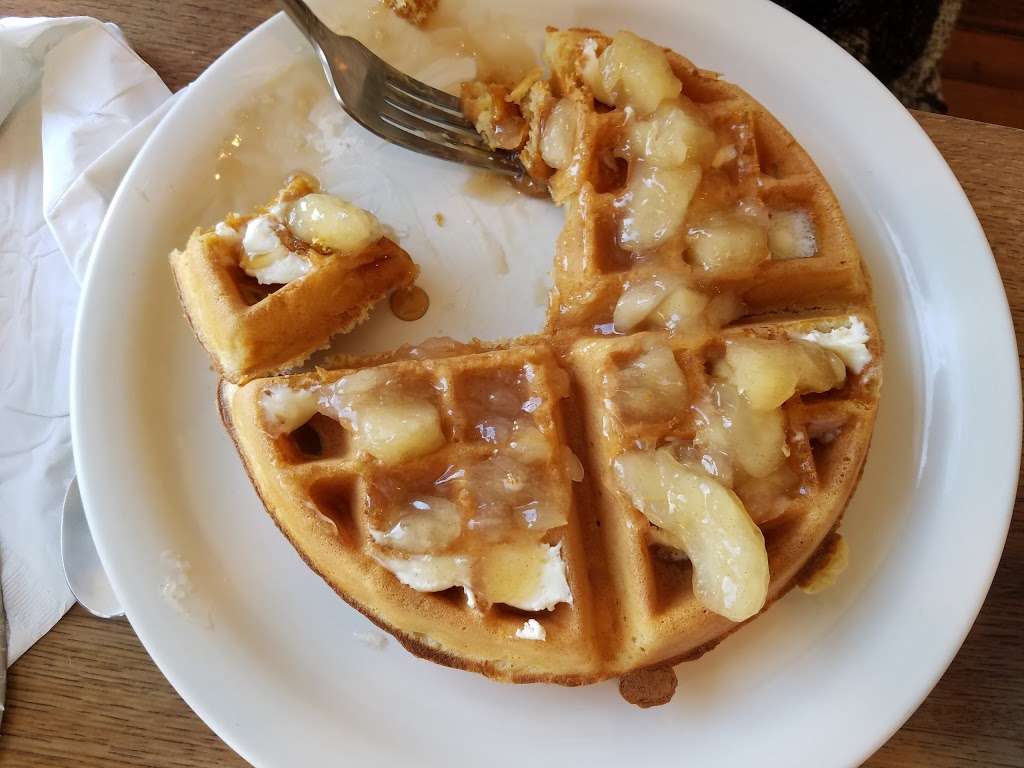 Viola Cafe | 102 N Elm St, Three Oaks, MI 49128, USA | Phone: (269) 756-9420