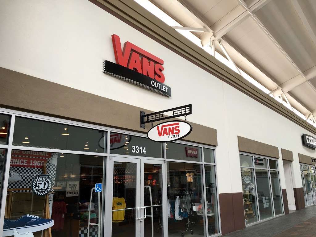 Vans | 3314 Livermore Outlets Dr, Livermore, CA 94551, USA | Phone: (925) 443-3625