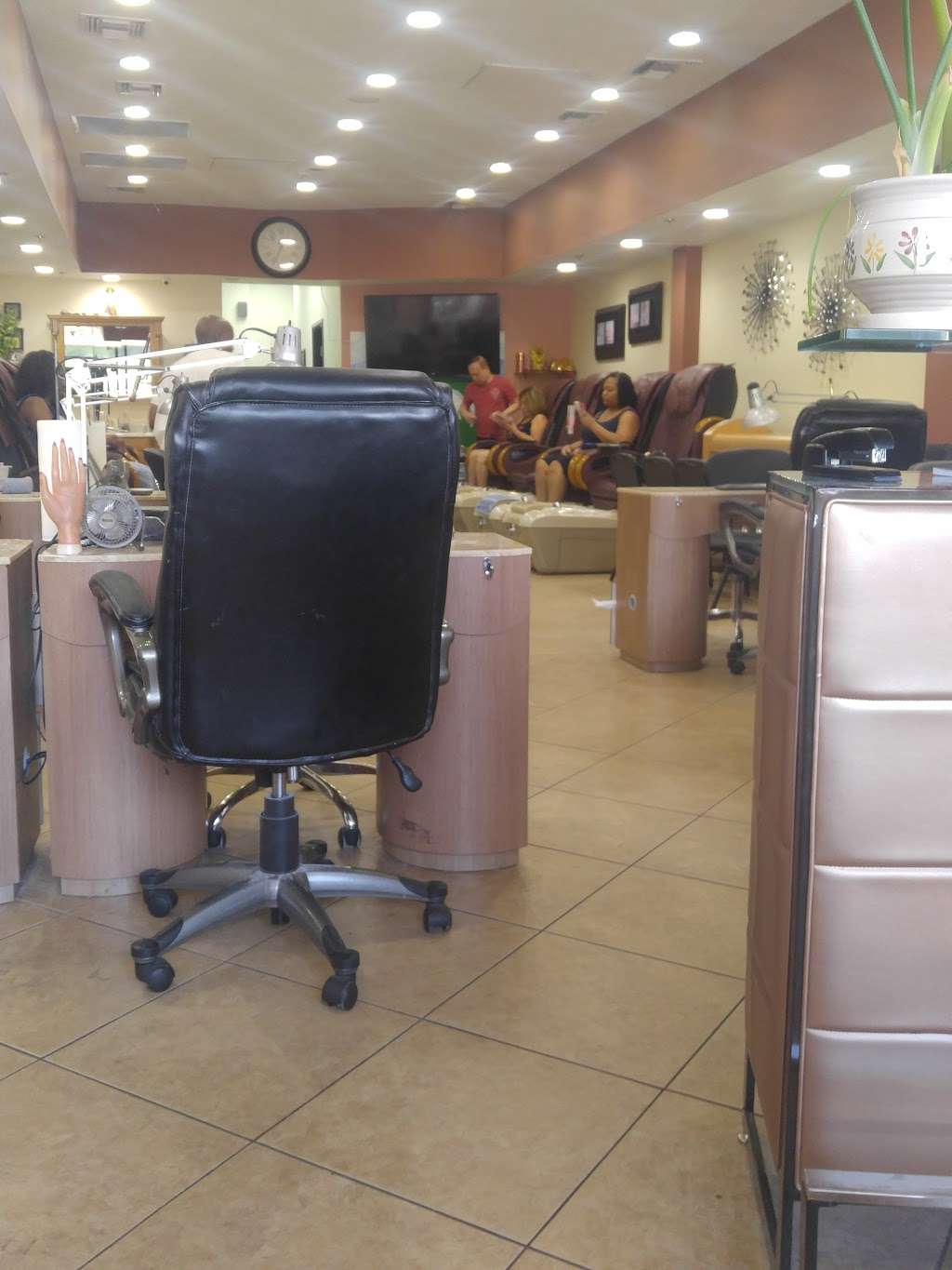 Sunrise Nails & Spa | 8240 W Lower Buckeye Rd, Phoenix, AZ 85043, USA | Phone: (623) 643-9175