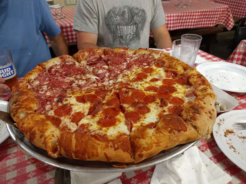 Vincenzos Newhall Pizza | 24504 1/2 Lyons Ave, Santa Clarita, CA 91321 | Phone: (661) 259-6733