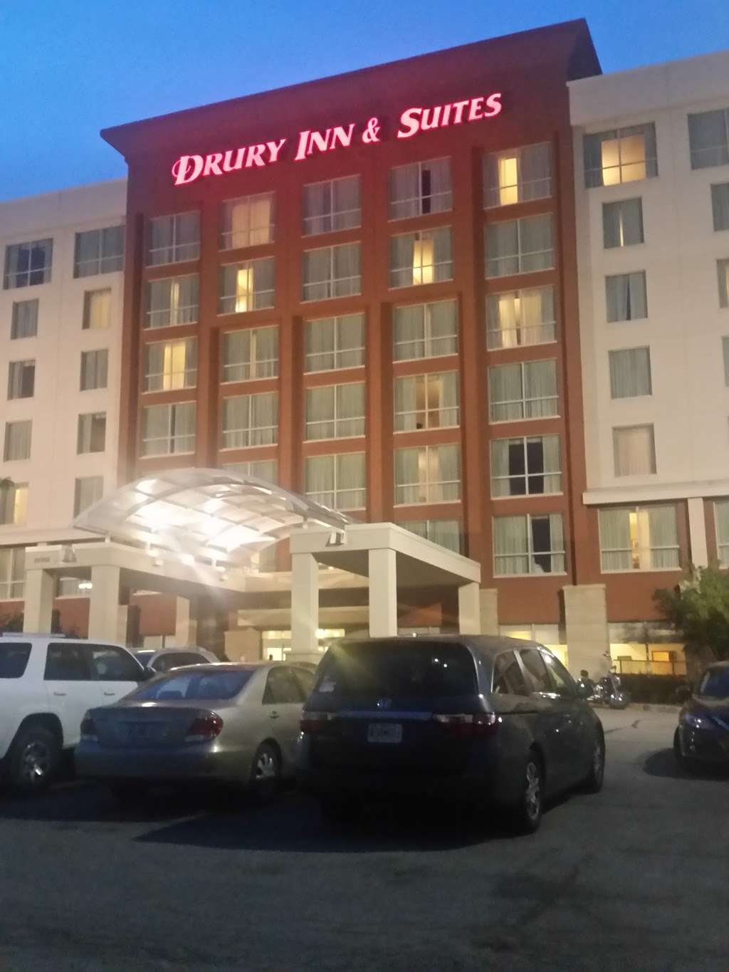 Drury Inn & Suites Kansas City Independence | 20300 E 42nd St S, Blue Springs, MO 64015, USA | Phone: (816) 795-9393