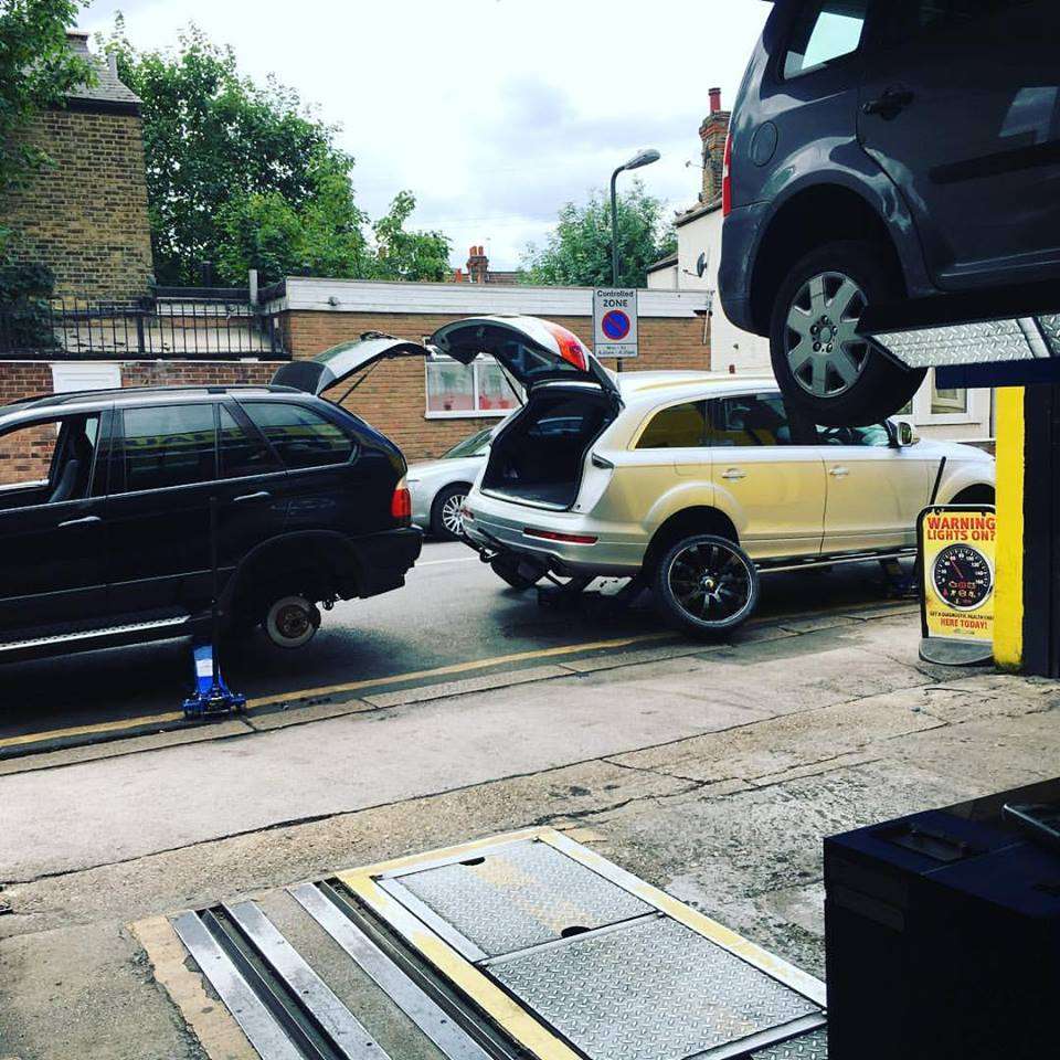 Dee Bee Tyres & MOT | 84-86 High Street Colliers Wood, London SW19 2BY, UK | Phone: 020 8540 7163