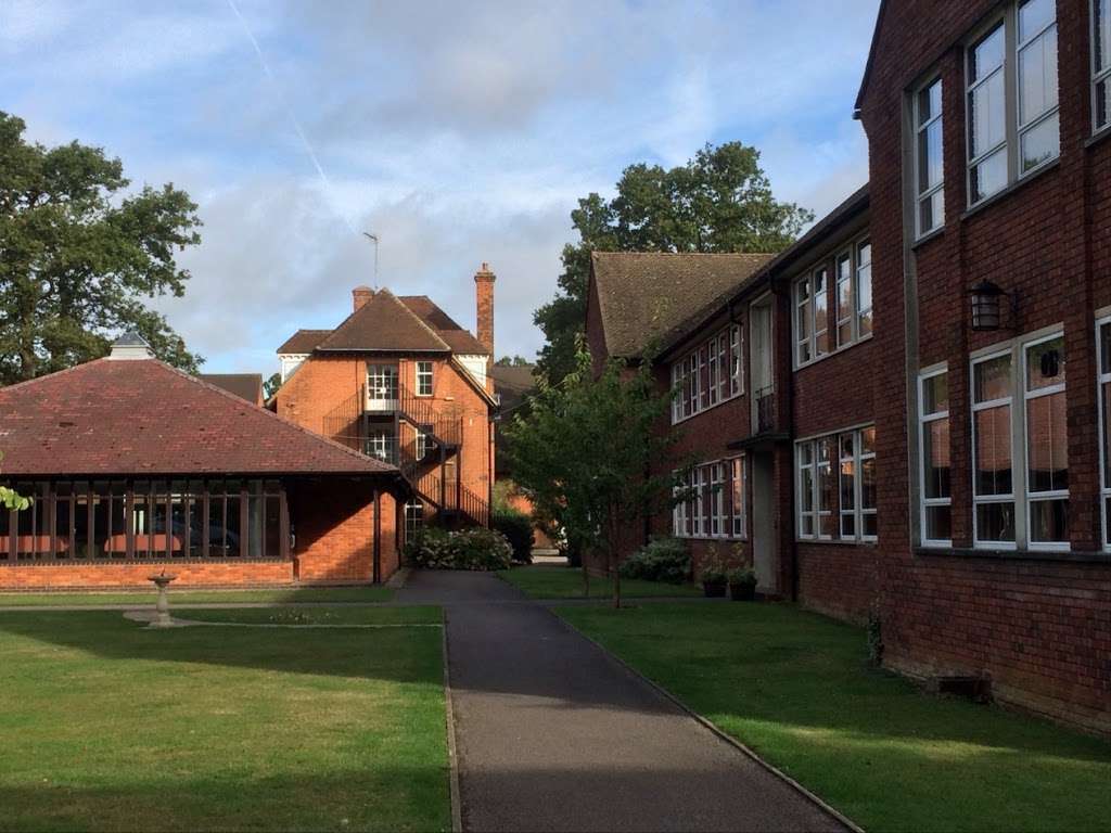 Queenswood School | Shepherds Way, Brookmans Park, Hatfield AL9 6NS, UK | Phone: 01707 602500