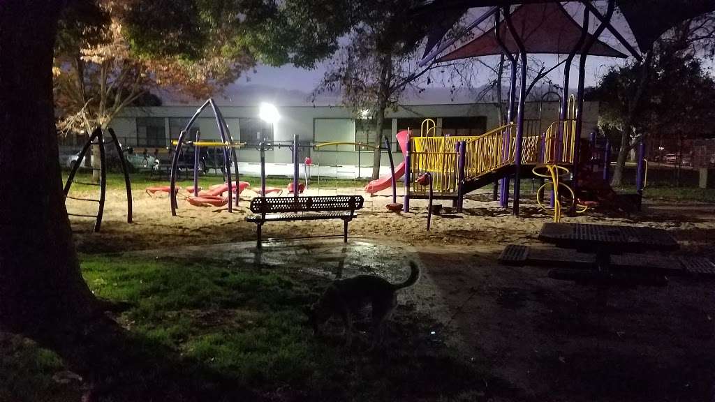 Maple Street Playground | 3820 Jeffries Ave, Burbank, CA 91505 | Phone: (818) 238-5300