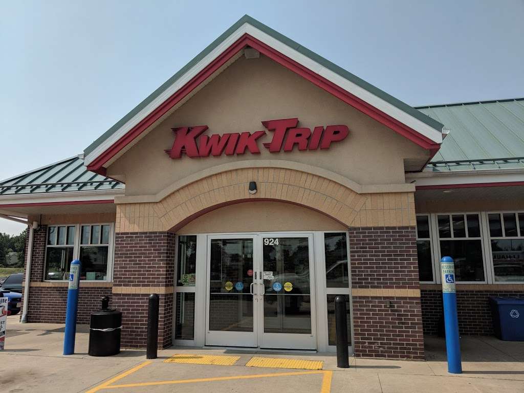 Kwik Trip | 924 Fleetfoot Dr, Waukesha, WI 53186, USA | Phone: (262) 446-3313