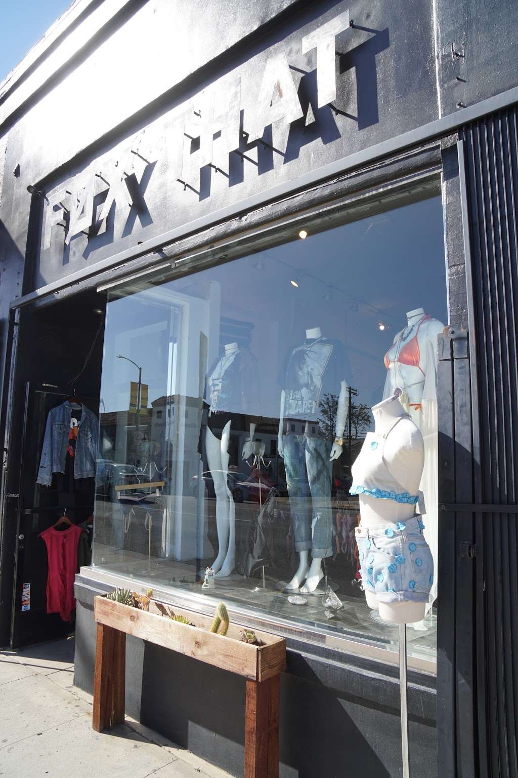 Fox That | 7527 Melrose Ave, Los Angeles, CA 90046, USA | Phone: (323) 383-3046