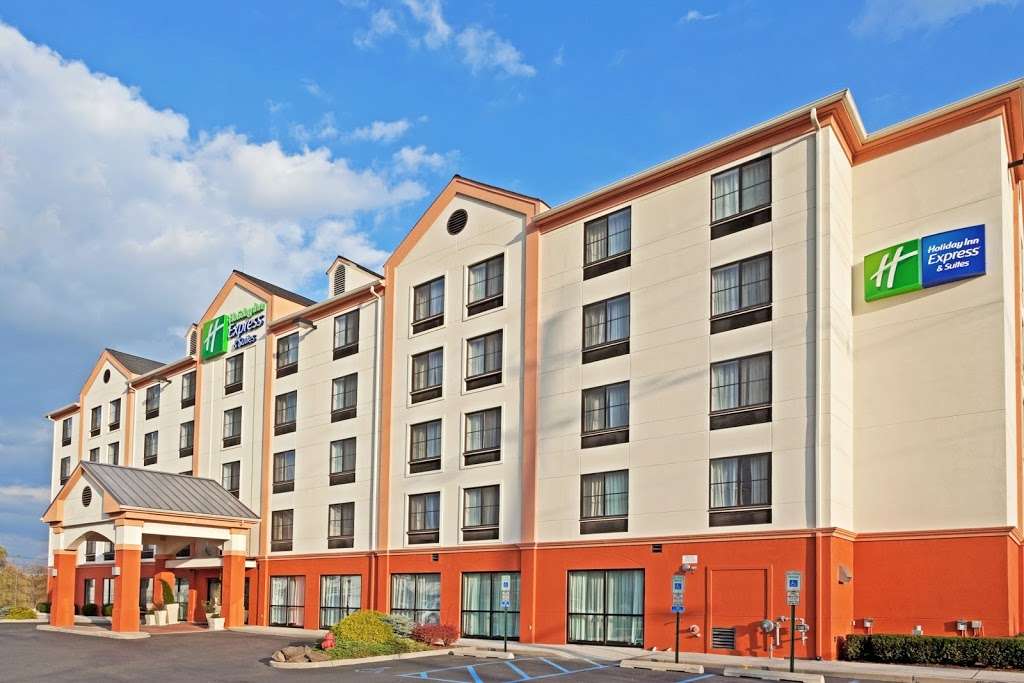 Holiday Inn Express & Suites Meadowlands Area | 100 Paterson Plank Rd, Carlstadt, NJ 07072, USA | Phone: (201) 460-9292