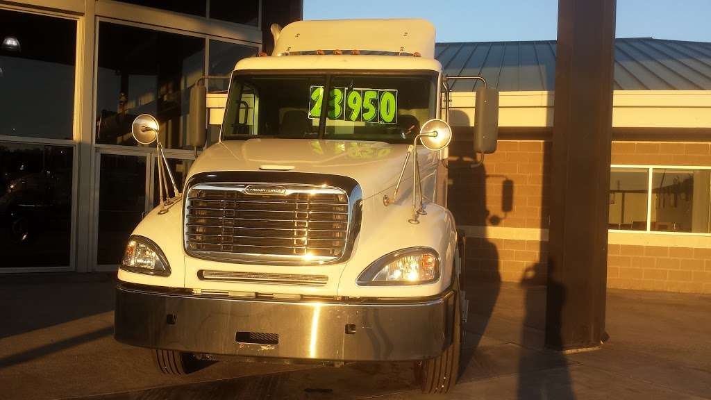 SelecTrucks of Houston LLC | 10011 N Loop E Fwy, Houston, TX 77029, USA | Phone: (713) 674-0000