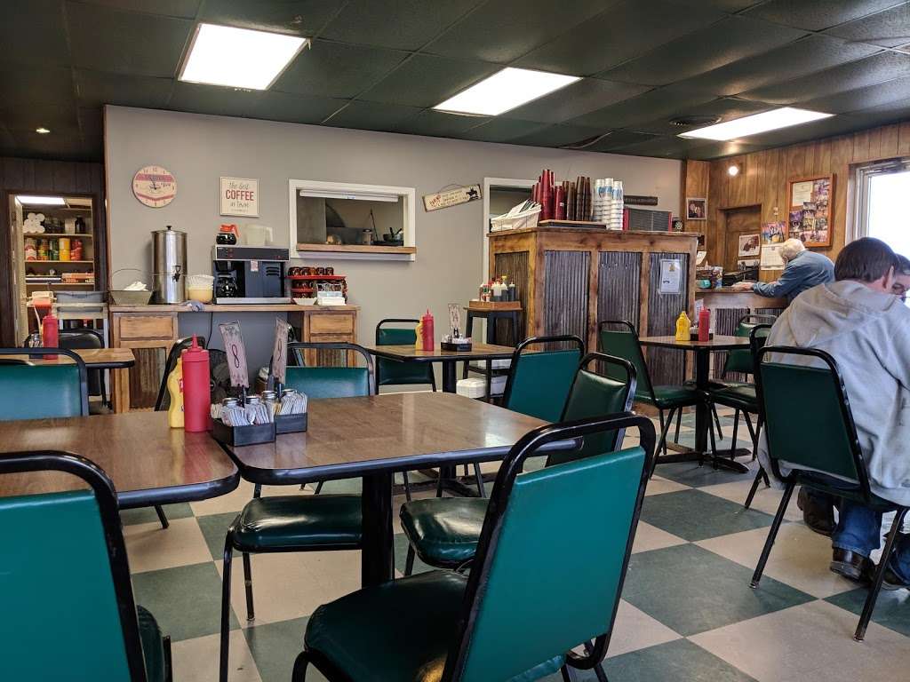 Family Cafe | 19476 Robertson Rd, Lacygne, KS 66040, USA | Phone: (913) 757-6611