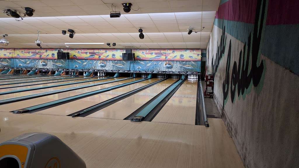 MacDade Bowl | 2105 MacDade Boulevard, Holmes, PA 19043, USA | Phone: (610) 532-9044