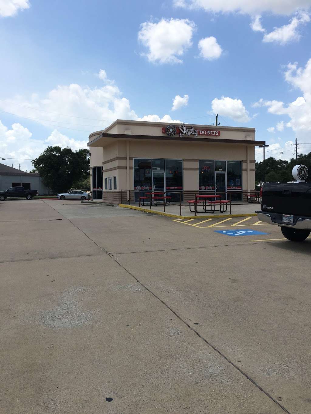 Shipley Do-Nuts | 611 Dulles Ave, Stafford, TX 77477 | Phone: (281) 261-9700