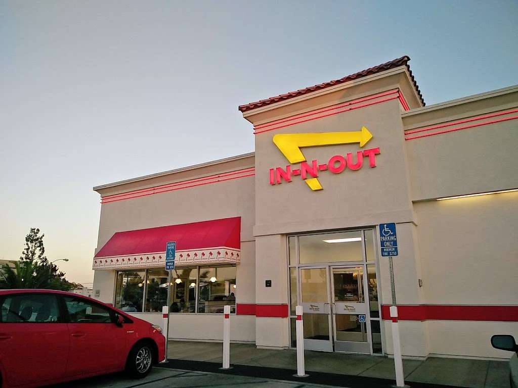 In-N-Out Burger | 20150 Hawthorne Blvd, Torrance, CA 90503, USA | Phone: (800) 786-1000