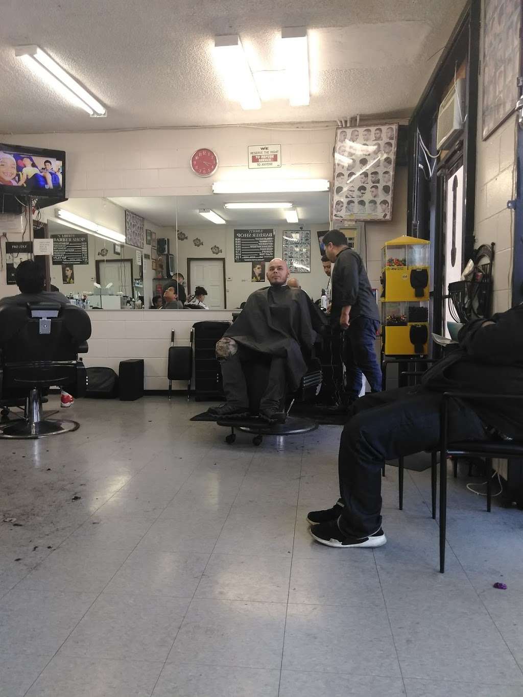 Libertys barber shop | 8603 Long Beach Blvd, South Gate, CA 90280 | Phone: (323) 564-2778