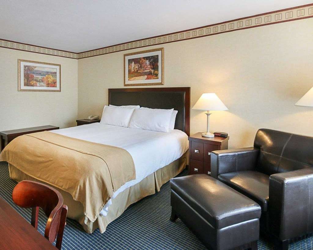Clarion Inn & Suites New Hope-Lambertville | 6426 Lower York Rd, New Hope, PA 18938, USA | Phone: (215) 862-5221
