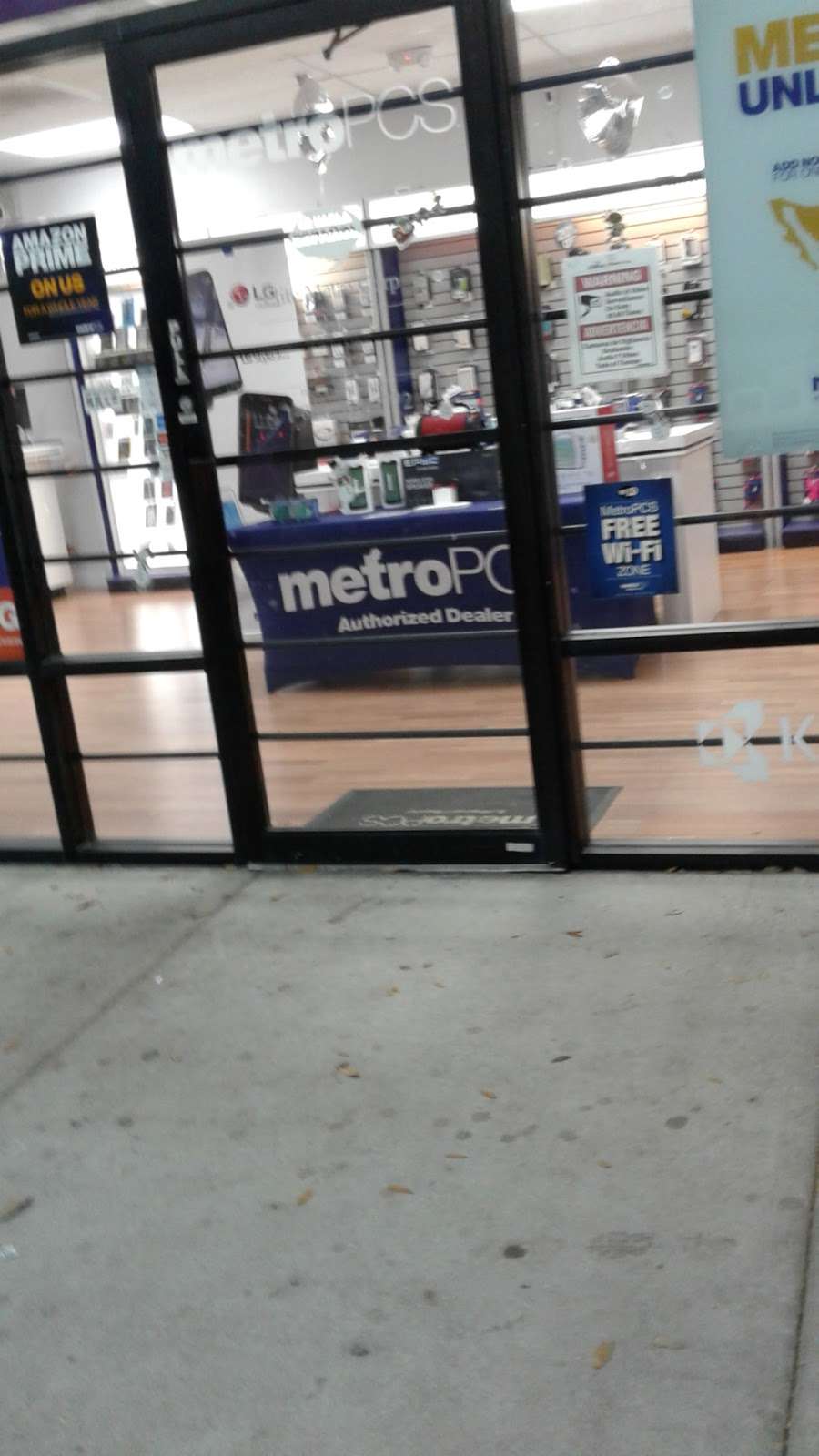 Metro by T-Mobile - electronics store  | Photo 1 of 3 | Address: 25 W Silver Star Rd, Ocoee, FL 34761, USA | Phone: (407) 614-8919