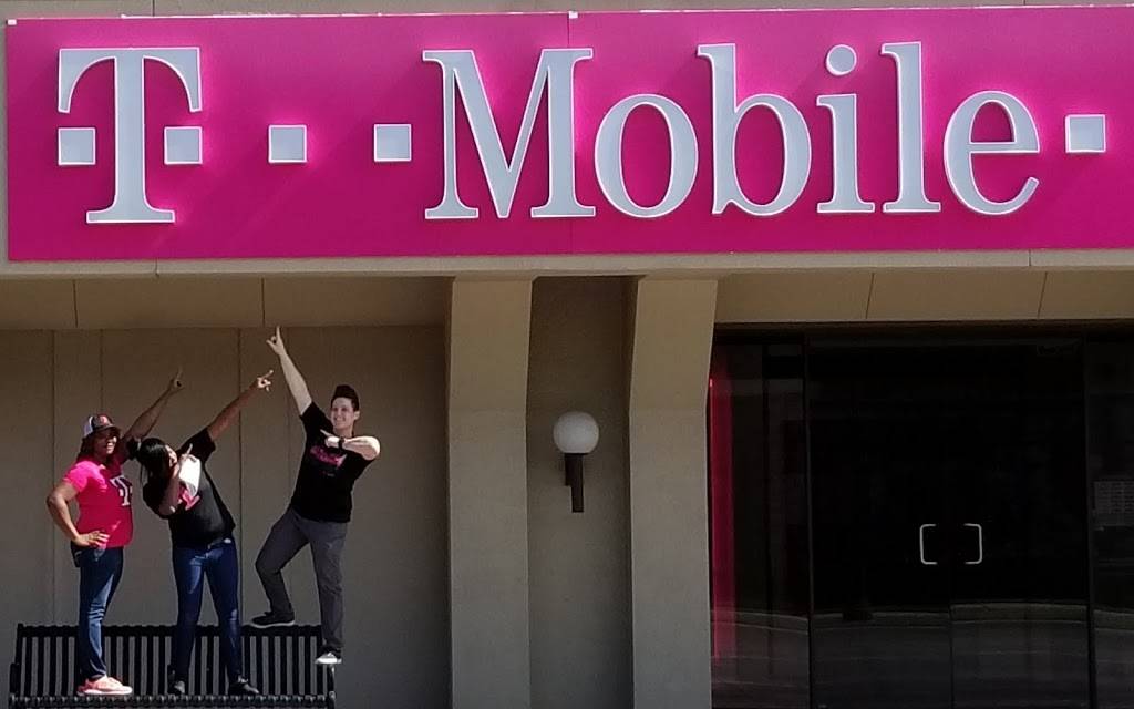 T-Mobile | 4800 E Douglas Ave, Wichita, KS 67208, USA | Phone: (316) 440-9565