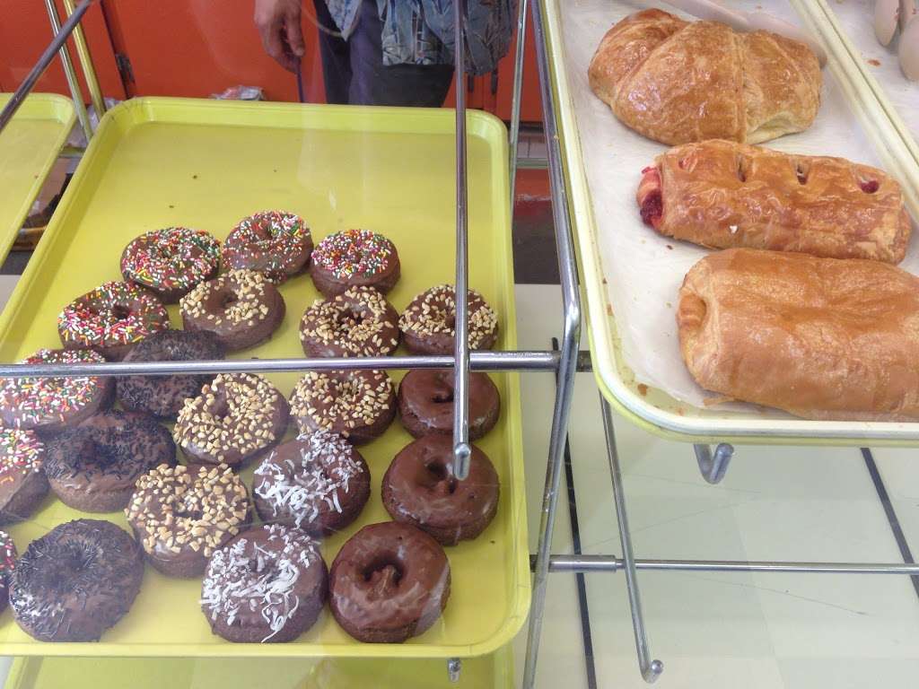 Sylmar Donuts Ice Cream | 13060 Glenoaks Blvd, Sylmar, CA 91342, USA | Phone: (818) 362-4269