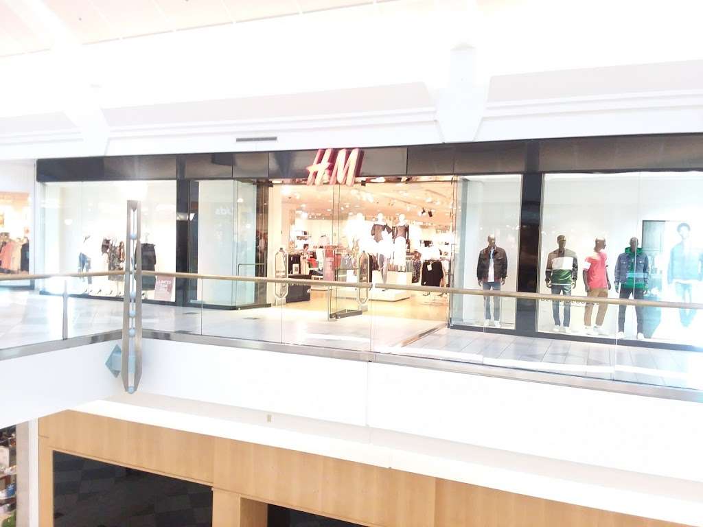 H&M | 1277 Broadway, Saugus, MA 01906, USA | Phone: (855) 466-7467