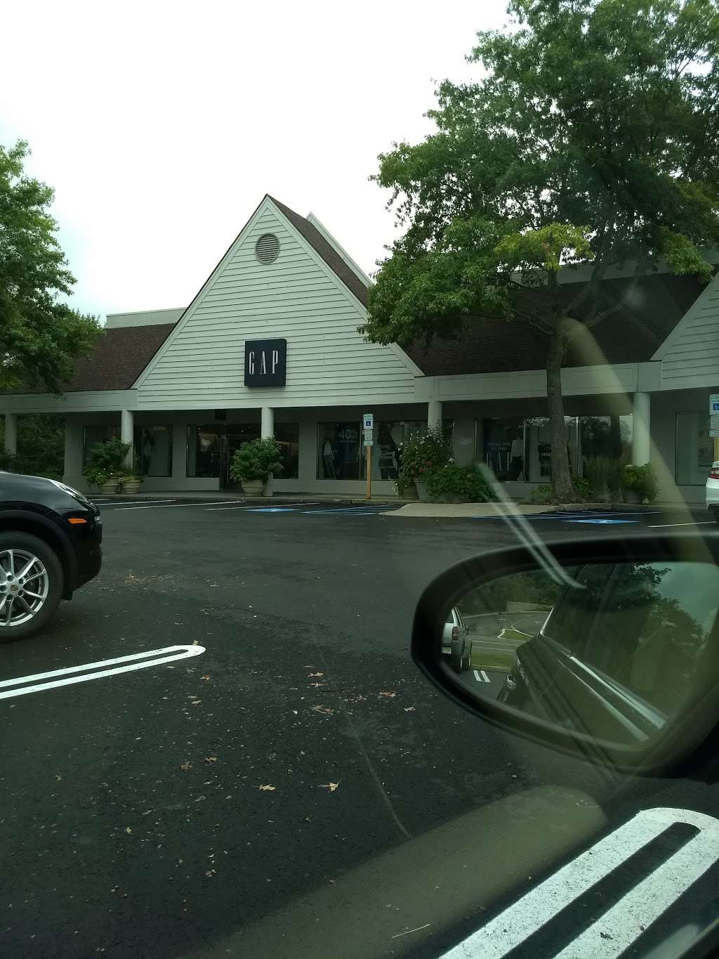 Gap | 2150 NJ-35, Sea Girt, NJ 08750 | Phone: (732) 974-8840