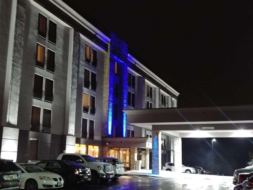 Holiday Inn Express Andover North-Lawrence | 224 Winthrop Ave, Lawrence, MA 01843, USA | Phone: (978) 975-4050