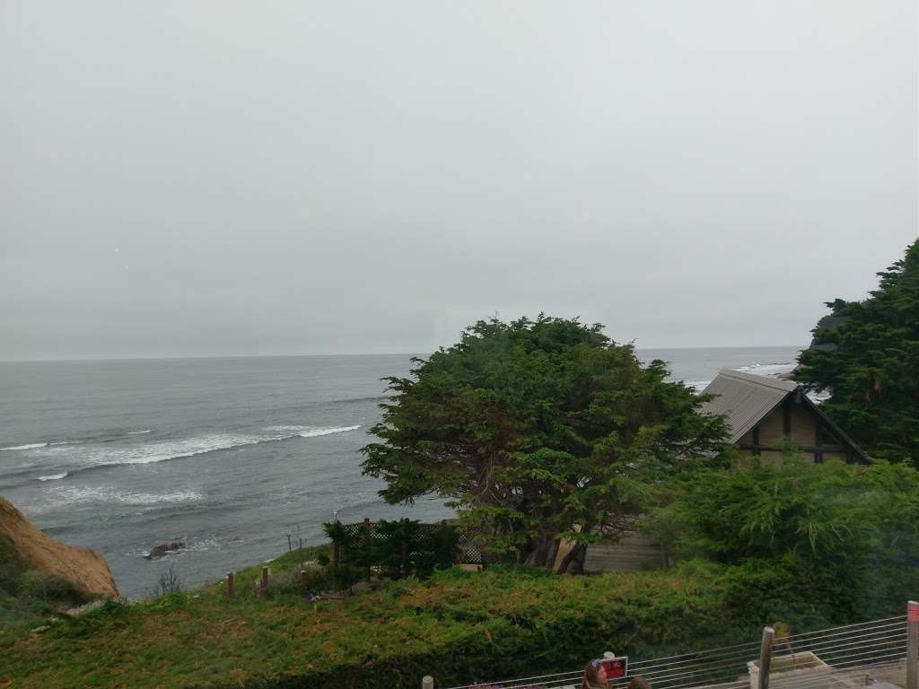 cypress Inn | 140 Beach Way, Moss Beach, CA 94038