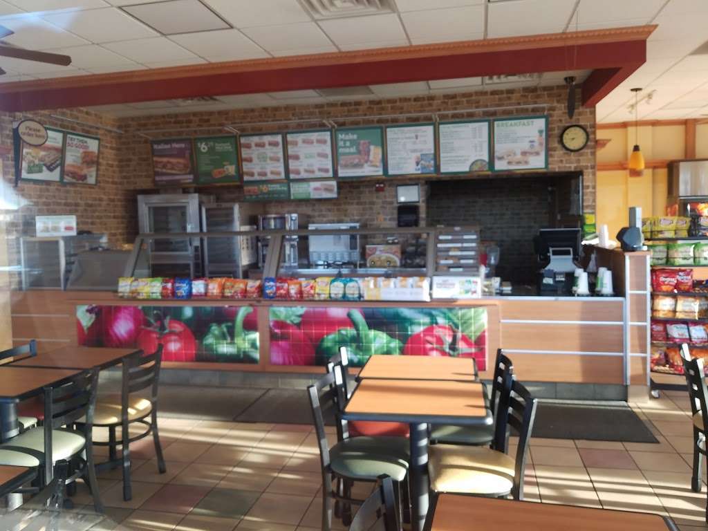 Subway Restaurants | 572 E Devon Ave, Elk Grove Village, IL 60007, USA | Phone: (847) 472-9300