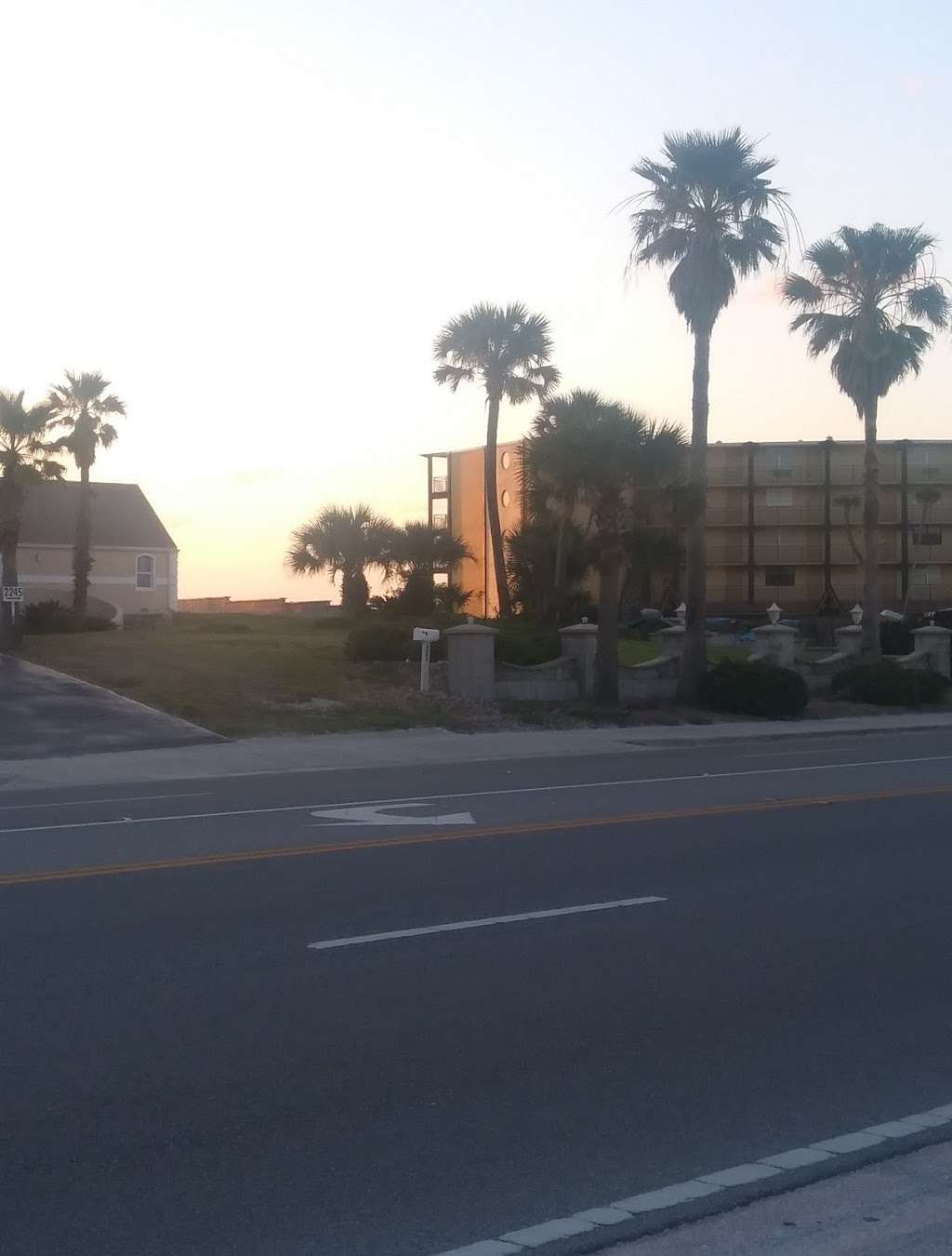Shore Winds Motel | 2240 S Atlantic Ave, Daytona Beach, FL 32118, USA | Phone: (386) 252-2484