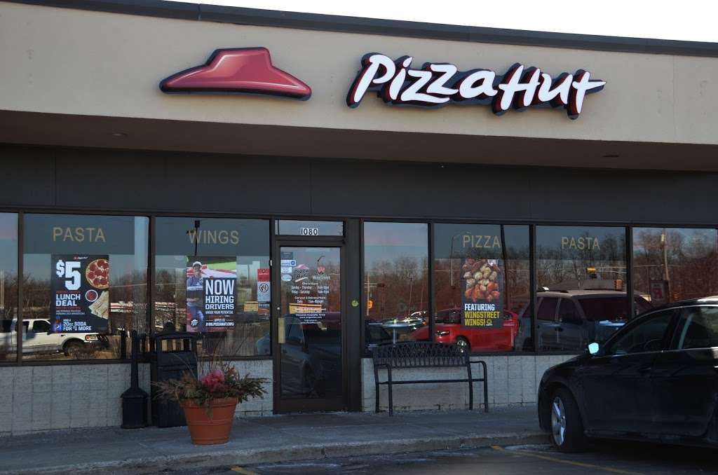 Pizza Hut | 1080 Milwaukee Ave, Burlington, WI 53105, USA | Phone: (262) 763-8432