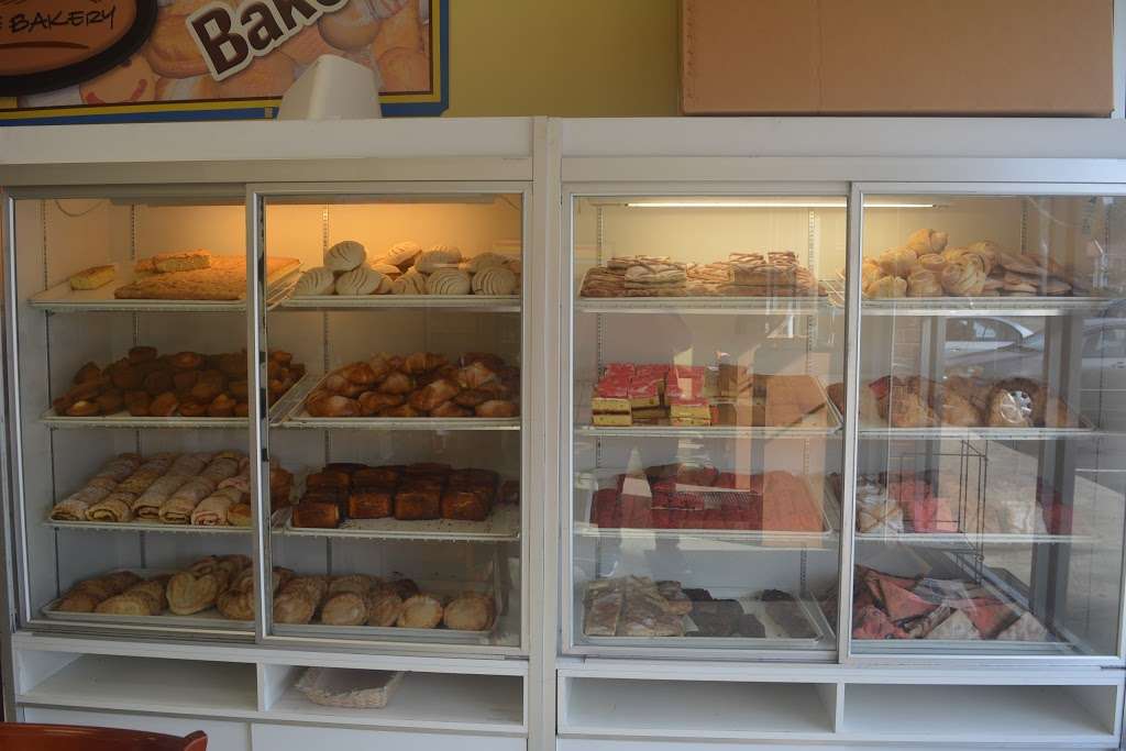 La Fe Bakery Sterling VA | 95 Sugarland Run Dr, Sterling, VA 20164, USA | Phone: (703) 421-5234