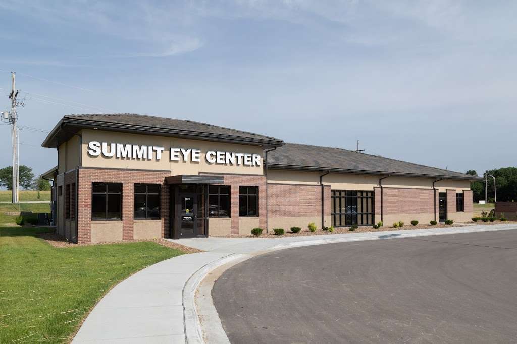 Summit Eye Center | 1621 NW Blue Pkwy, Lees Summit, MO 64086 | Phone: (816) 246-2111