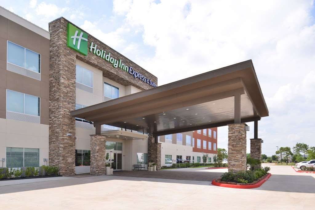 Holiday Inn Express & Suites Houston E - Pasadena | 5450 Vista Rd, Pasadena, TX 77505, USA | Phone: (281) 487-8888