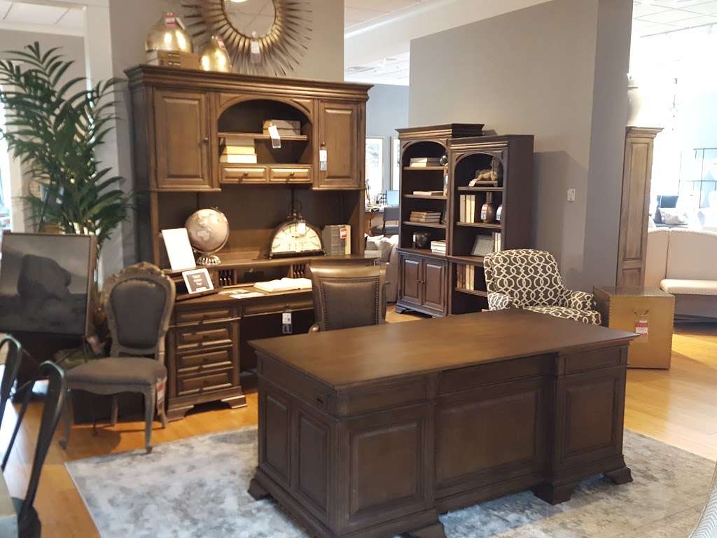 Walter E. Smithe Furniture & Design (Vernon Hills) | 4311, 280 S Milwaukee Ave, Vernon Hills, IL 60061, USA | Phone: (847) 821-9520