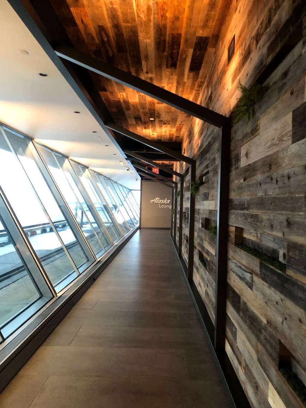 Alaska Airlines Alaska Lounge | Terminal 7 Mezzanine Level, just above security, Jamaica, NY 11430, USA | Phone: (800) 654-5669