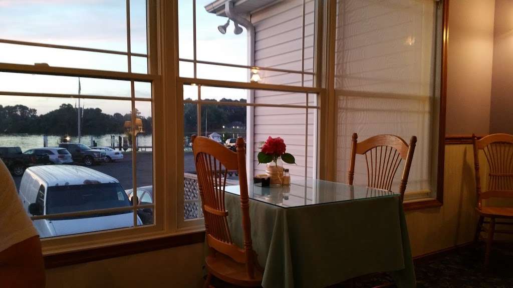 Sunset Cove Waterfront Restaurant | 16244 Millers Wharf Rd, Ridge, MD 20680 | Phone: (301) 872-5020