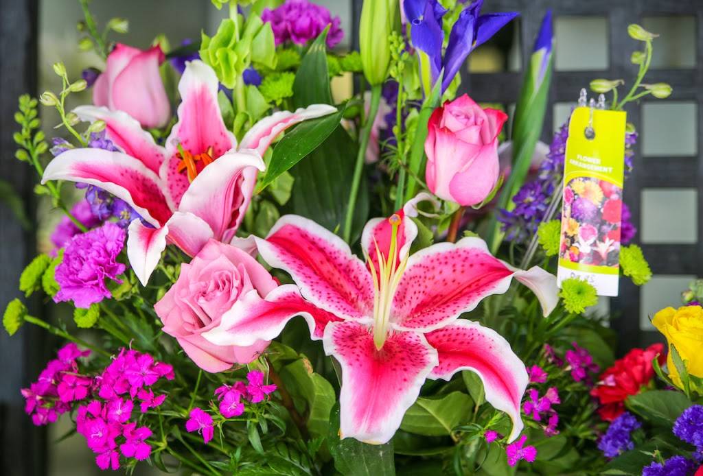 Ninas Flowers & Gifts | 8529 Elk Grove Blvd, Elk Grove, CA 95624, USA | Phone: (916) 686-6664