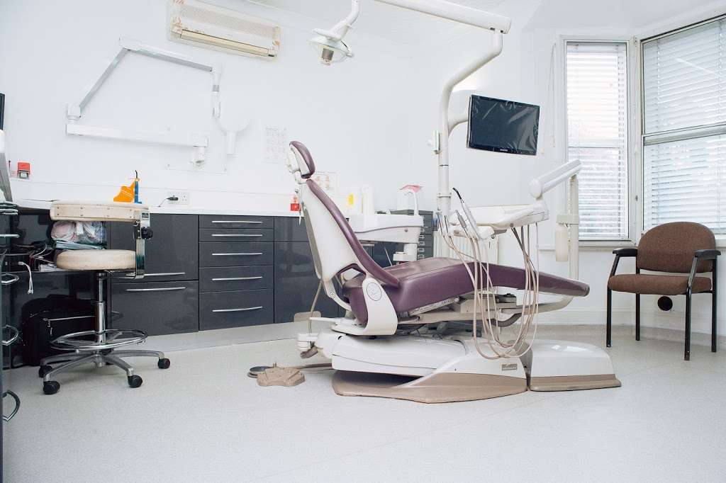 Confident Dental Practice | 18 Pepys Rd, Wimbledon, London SW20 8PF, UK | Phone: 020 8947 2939