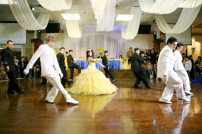 Mis Chicago Quinceanera | 5300 S Pulaski Rd, Chicago, IL 60632, USA | Phone: (773) 284-5757