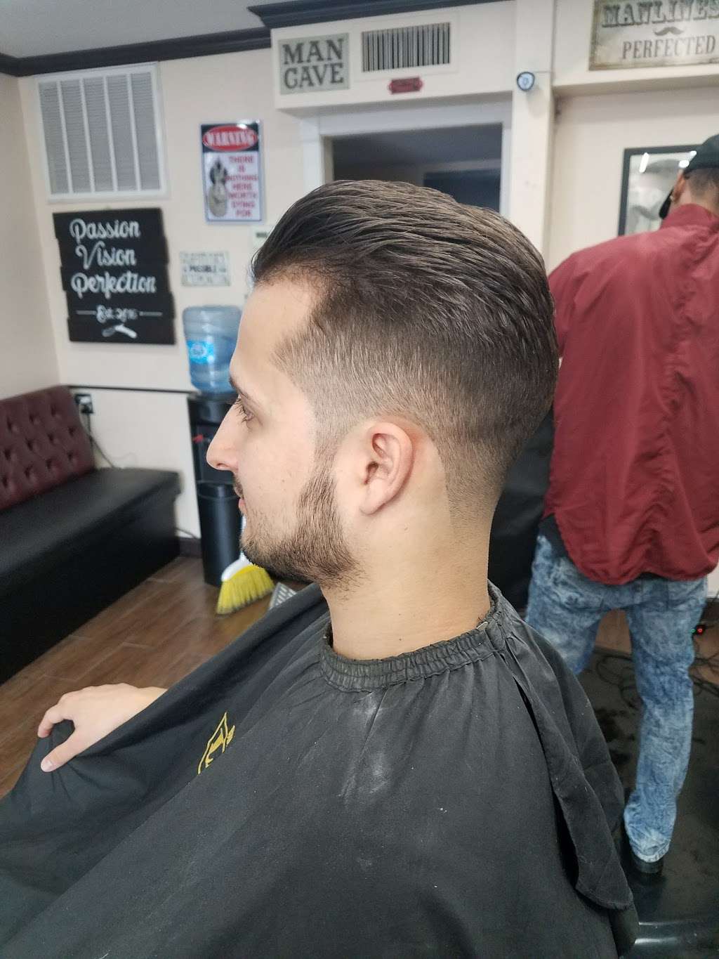 Juniors Barber Parlor | 5324 N 7th Ave, Phoenix, AZ 85013, USA | Phone: (602) 274-0000