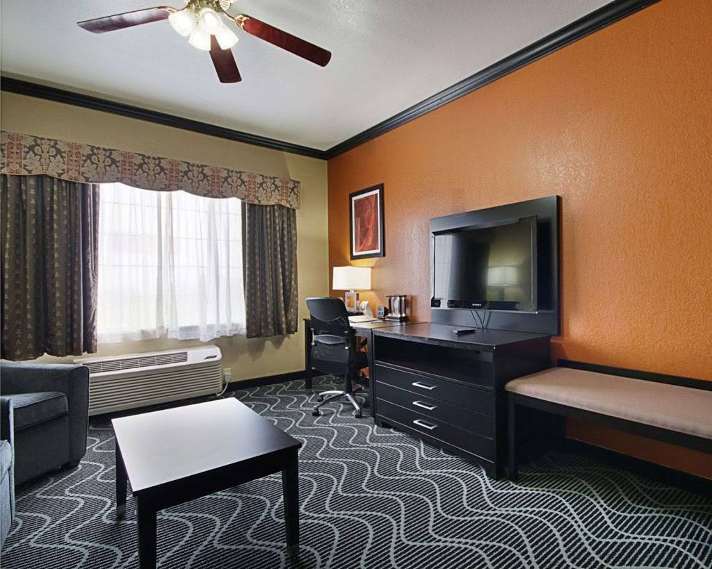 Comfort Suites Lake Ray Hubbard | 8701 E. Interstate, I-30, Rowlett, TX 75088, USA | Phone: (972) 372-0589