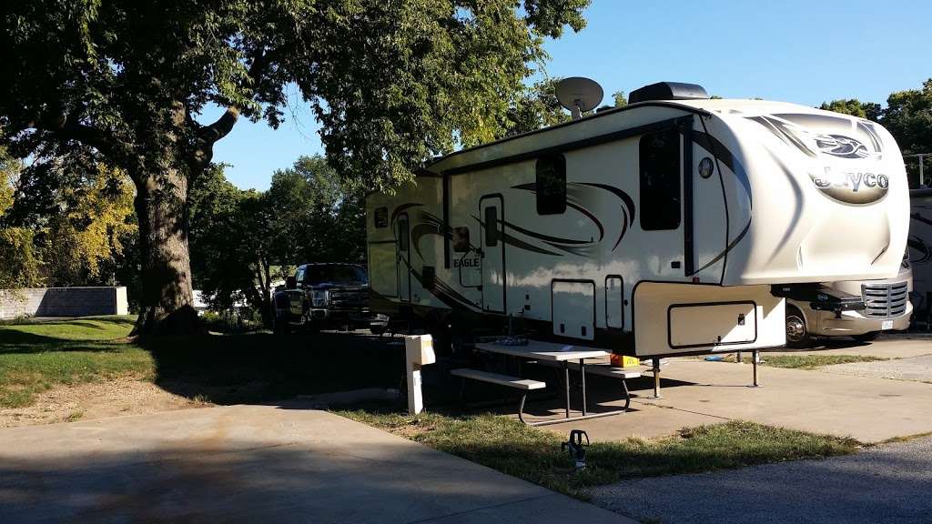 Campus RV Park | 500 W Pacific Ave, Independence, MO 64050, USA | Phone: (816) 254-1815