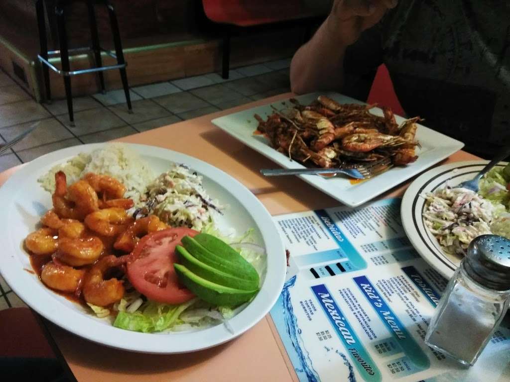 Mariscos Almada | 9625 S Ewing Ave, Chicago, IL 60617, USA | Phone: (872) 666-5766